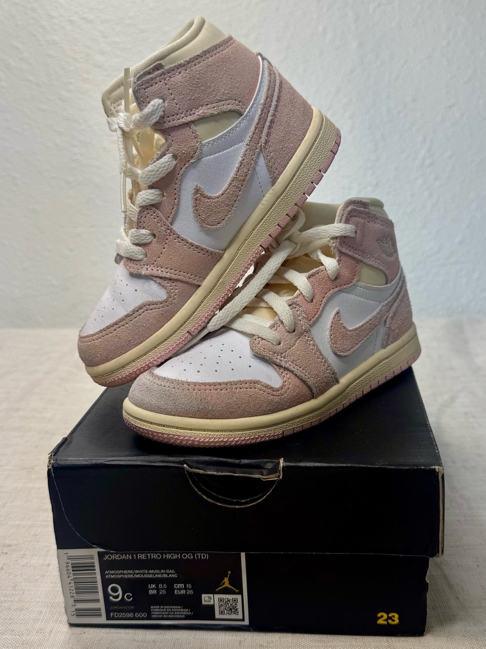 Nike Kids' Jordan 1 Retro High Top Sneakers - Pink/White